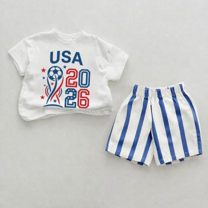 Completo da neonato USA 2026 con stampa a tema calcio, composto da pantaloncini a due pezzi a righe verticali blu. - Bianco e Blu - 2-3T - image 1