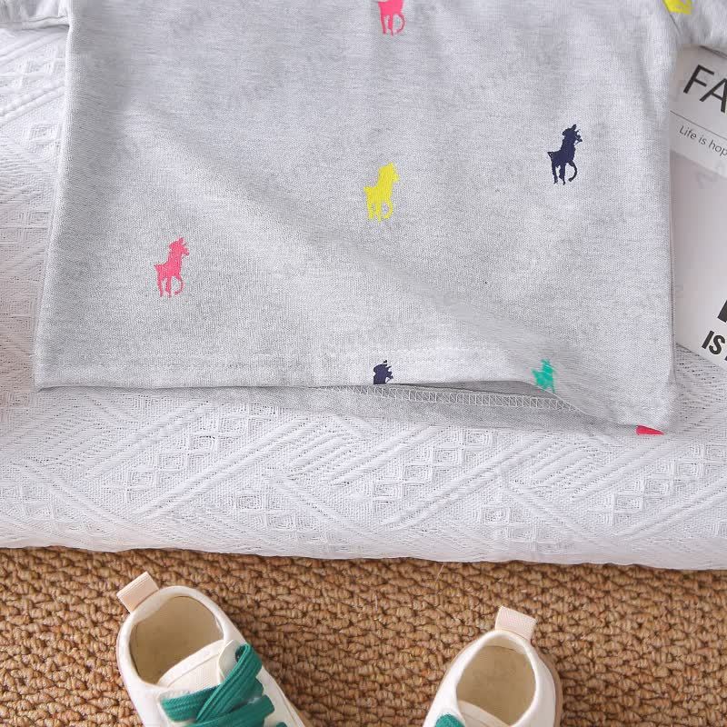 Completo da bambino con polo e pantaloncini con stampa pony. - image 8