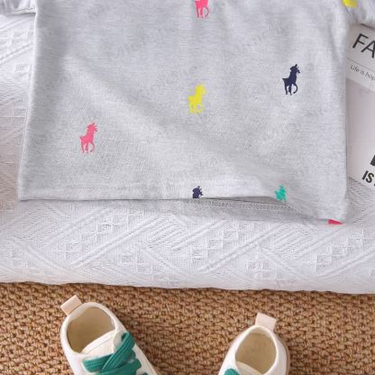 Completo da bambino con polo e pantaloncini con stampa pony. - image 8