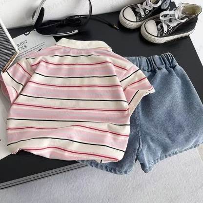 Completo da 2 pezzi con polo a righe ricamata e pantaloncini di jeans per bambini piccoli o maglietta - image 3