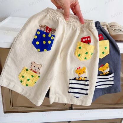 Pantaloncini da bambino con tasche applicate e disegni di animali - image 1