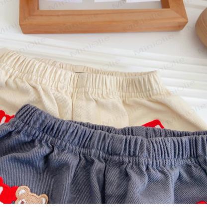 Pantaloncini da bambino con tasche applicate e disegni di animali - image 4