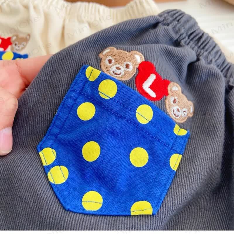 Pantaloncini da bambino con tasche applicate e disegni di animali - image 6