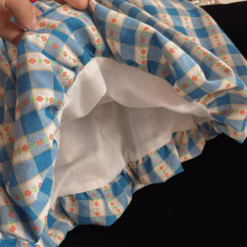 Vestito da bambina a quadretti blu con stampa floreale e pizzo - image 4