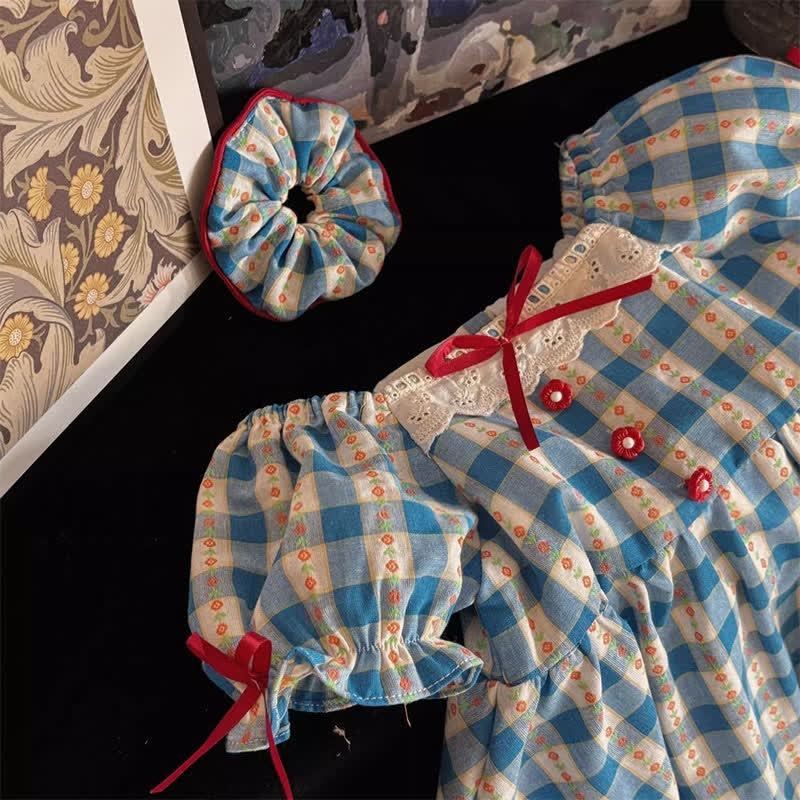 Vestito da bambina a quadretti blu con stampa floreale e pizzo - image 3