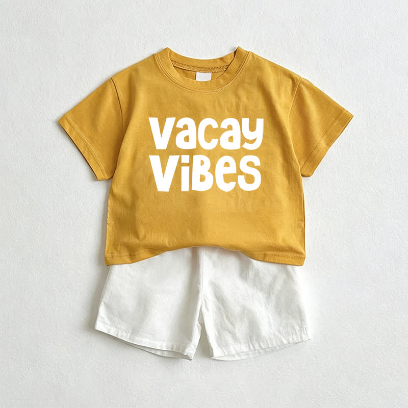 Completo 2 pezzi per neonati "VACAY VIBES" composto da maglietta e pantaloncini. - Giallo e bianco - 3-5T - image 1