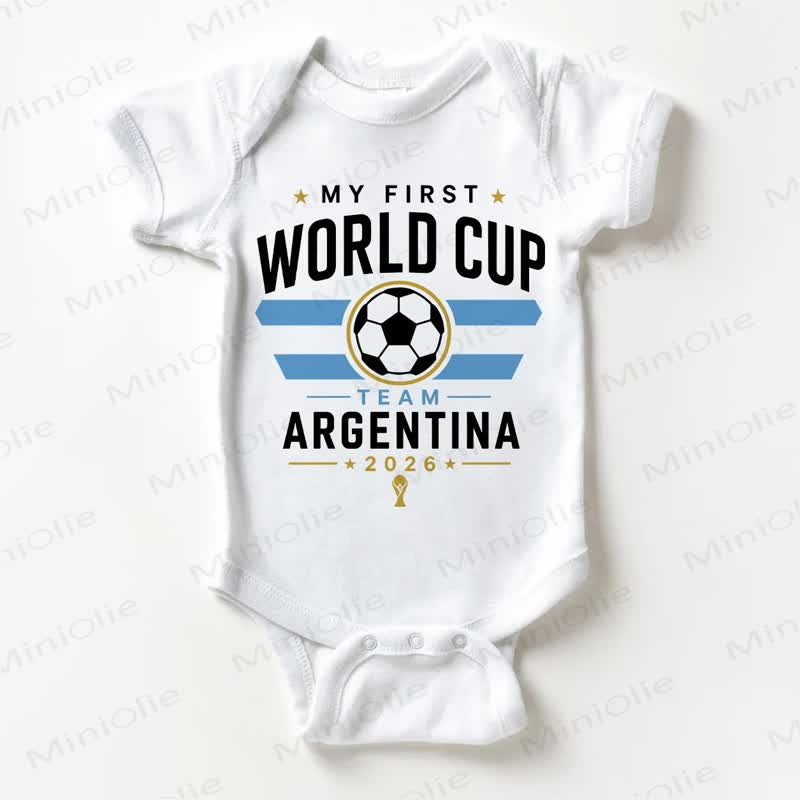 Body bianco da neonato con la scritta "MY FIRST WORLD COUP TEAM ARGENTINA 2026" per i Mondiali 2026. - Bianco - 18-24 mesi - image 1