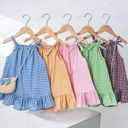 Vestito a quadretti con volant per bambina, con borsetta inclusa. - image 1