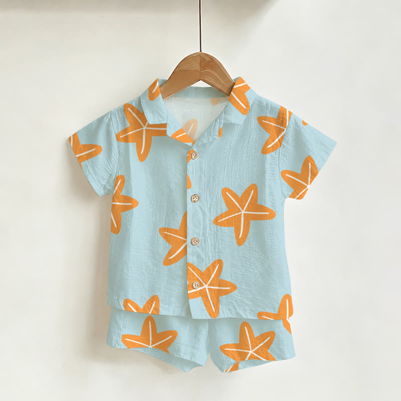 Completo da bambino composto da maglietta e pantaloncini blu con stelle marine. - Blu - 3-5T - image 1