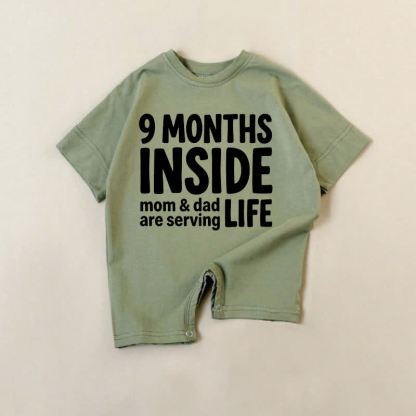 9 MESI DENTRO MAMMA E PAPÀ SONO IN ERGA T-SHIRT PER NEONATO - Verde - 18-24 mesi - image 1