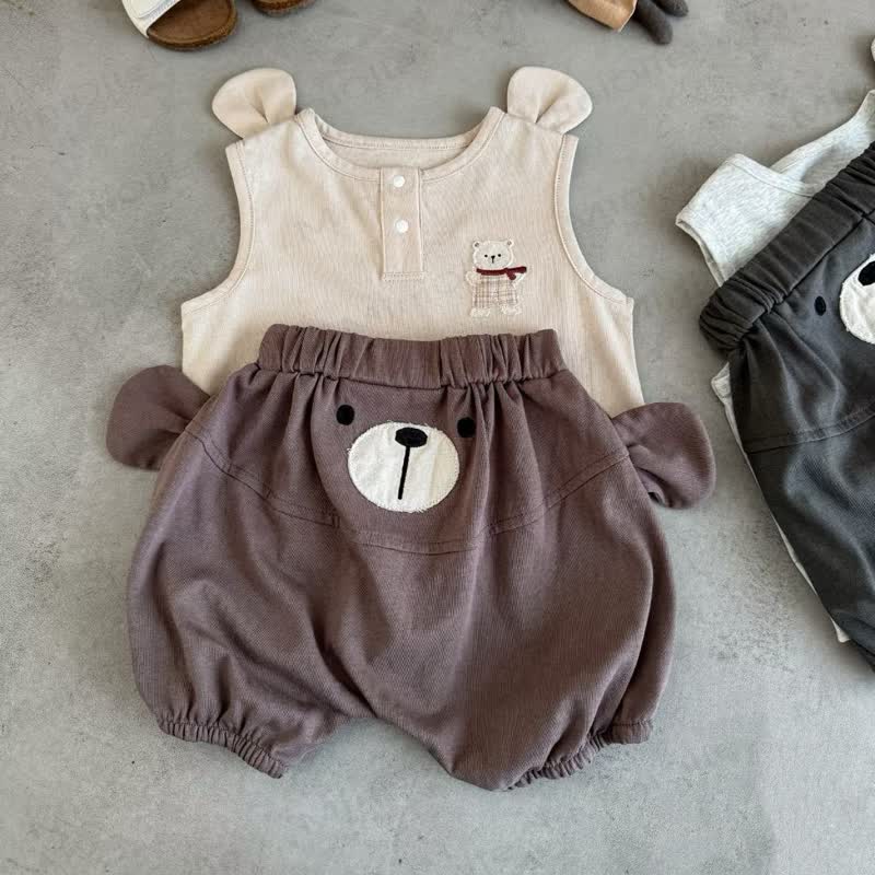 Completo da neonato/bambino composto da canotta e pantaloncini con ricamo di orsetto, due pezzi. - Caffè - 4-5T - image 2