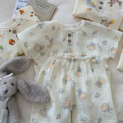 Completo per bambini composto da maglietta e pantaloncini in morbido cotone con stampa animalier. - Orso beige - 8-9T - image 3