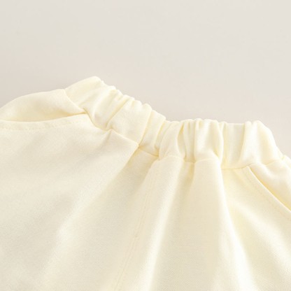 Completo da bambina composto da top con colletto Peter Pan e pantaloncini con stampa fragola, due pezzi. - image 9