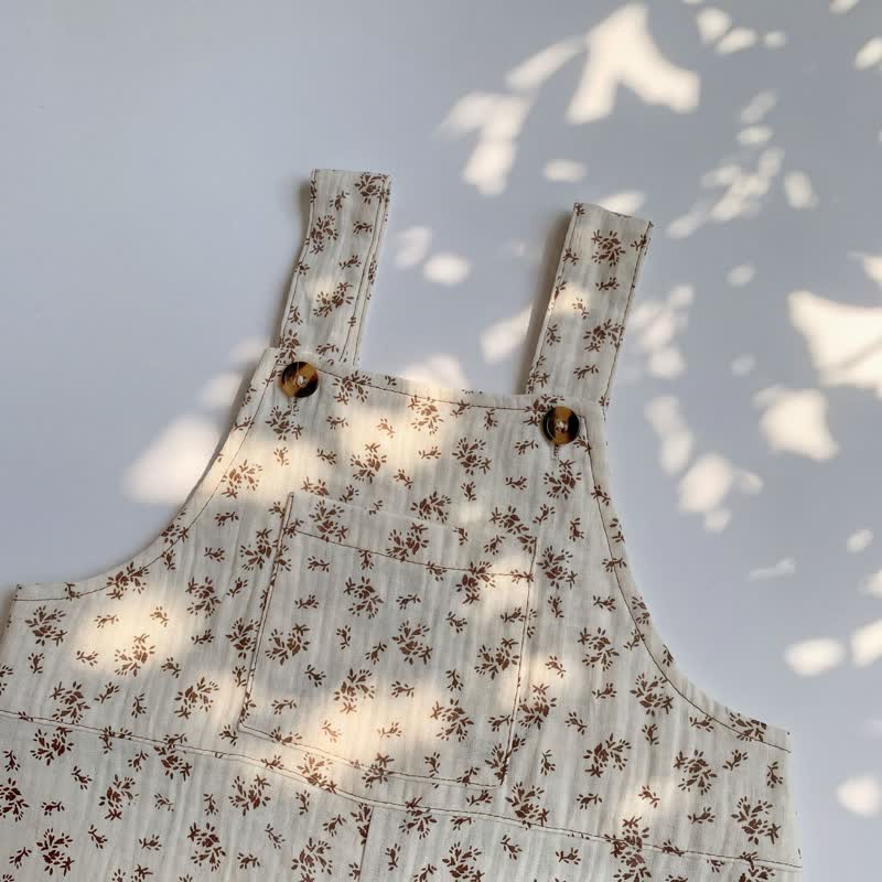 Salopette per neonati e bambini con stampa floreale/cagnolini e tasche - image 7