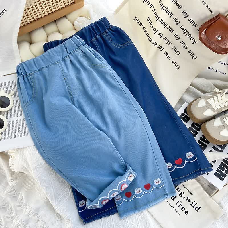 Pantaloni estivi da bambina con ricami a forma di cuore - image 1