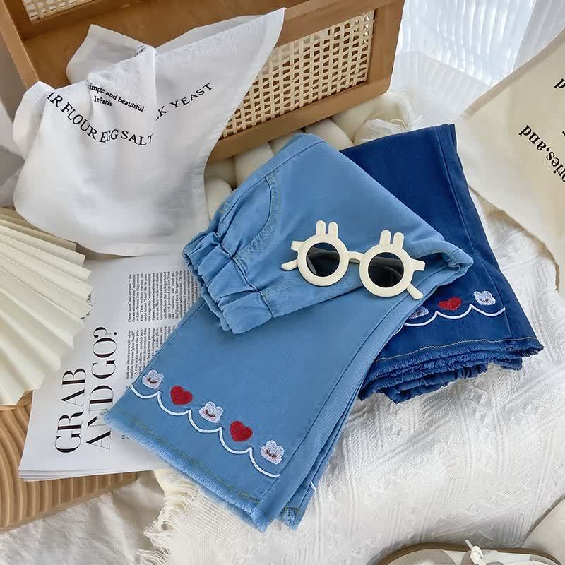 Pantaloni estivi da bambina con ricami a forma di cuore - image 4