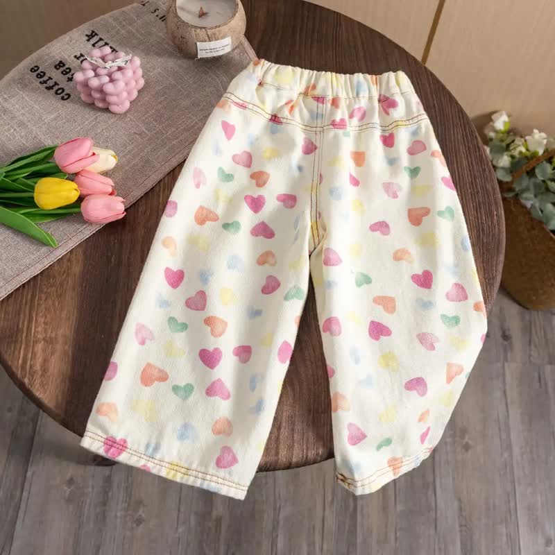 Pantaloni beige con stampa a cuoricini per bambina - image 2