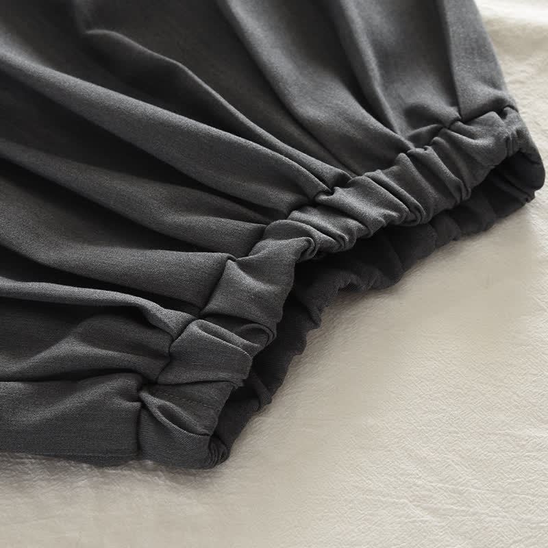 Completo da bambina in stile scolastico, composto da top senza maniche e gonna, due pezzi di colore grigio. - image 7