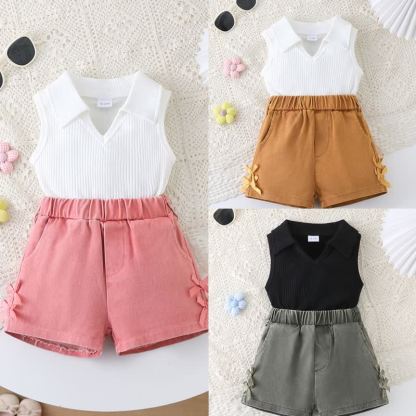 Completo da bambina composto da top senza maniche a coste e pantaloncini, due pezzi. - image 1