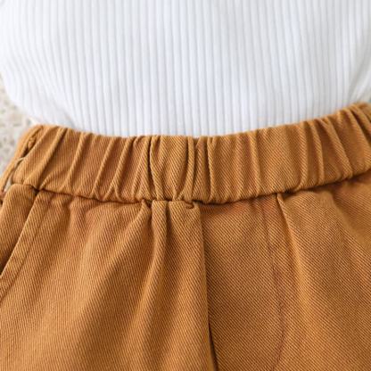 Completo da bambina composto da top senza maniche a coste e pantaloncini, due pezzi. - image 6