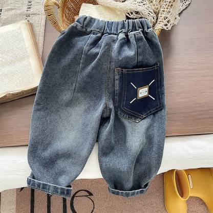 Completo per neonato/a con stampa bassotto, composto da felpa con colletto a strati e pantaloni in denim. - image 11