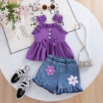 Completo da bambina composto da top senza maniche viola con fiocco e fiori e pantaloncini in denim. - Viola - 2-3 anni - image 1