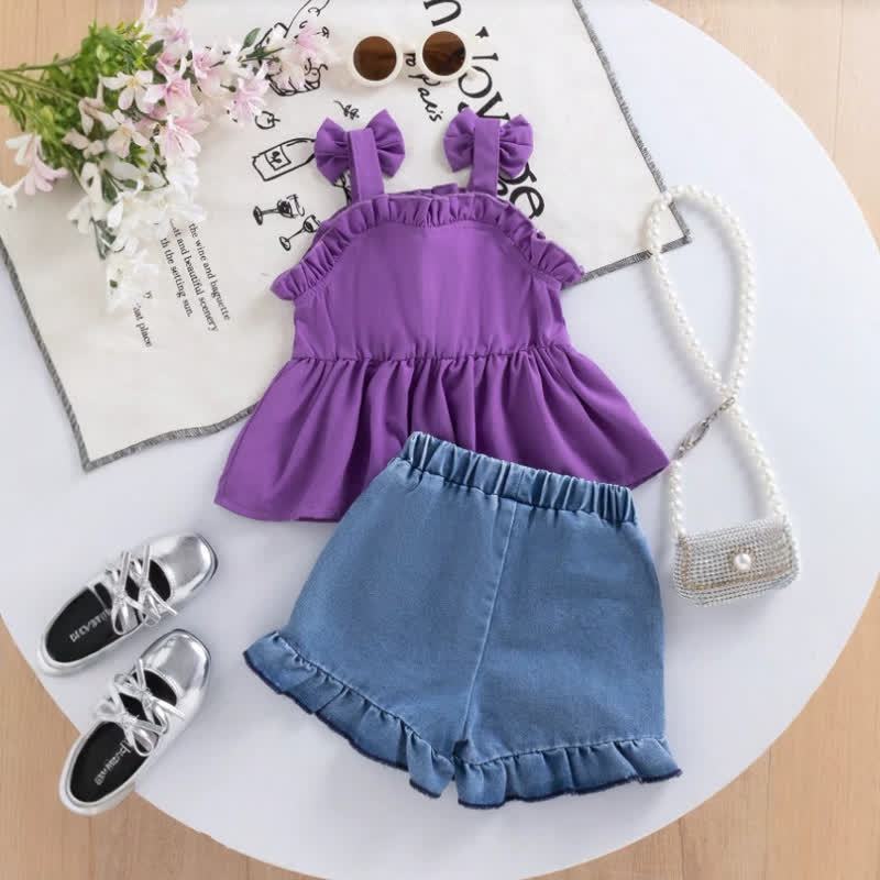 Completo da bambina composto da top senza maniche viola con fiocco e fiori e pantaloncini in denim. - image 2