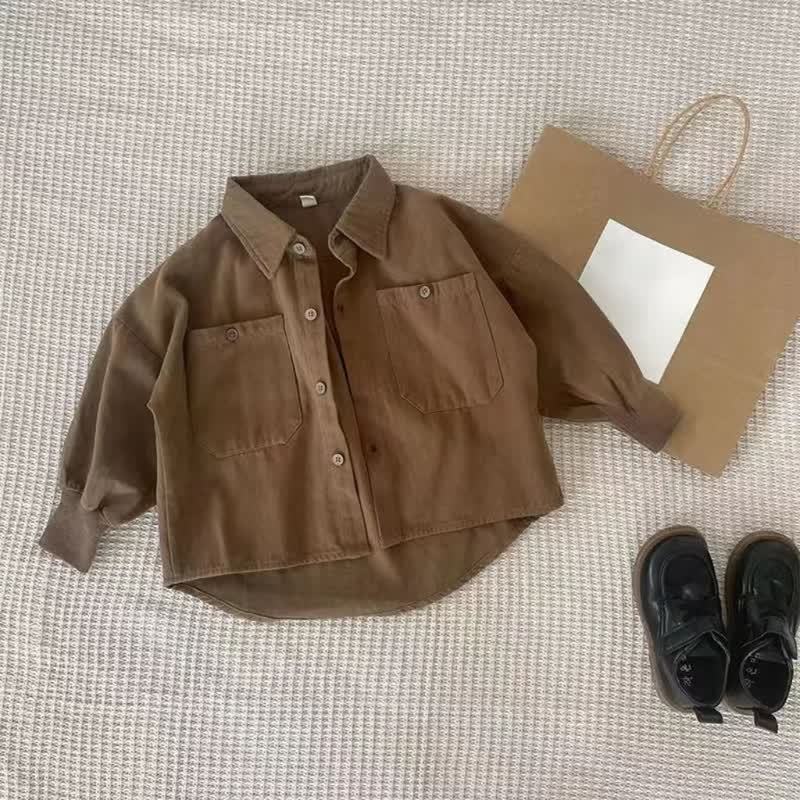 Completo da bambino composto da camicia marrone e pantaloni beige (due pezzi). - Marrone Top - 6T - image 2