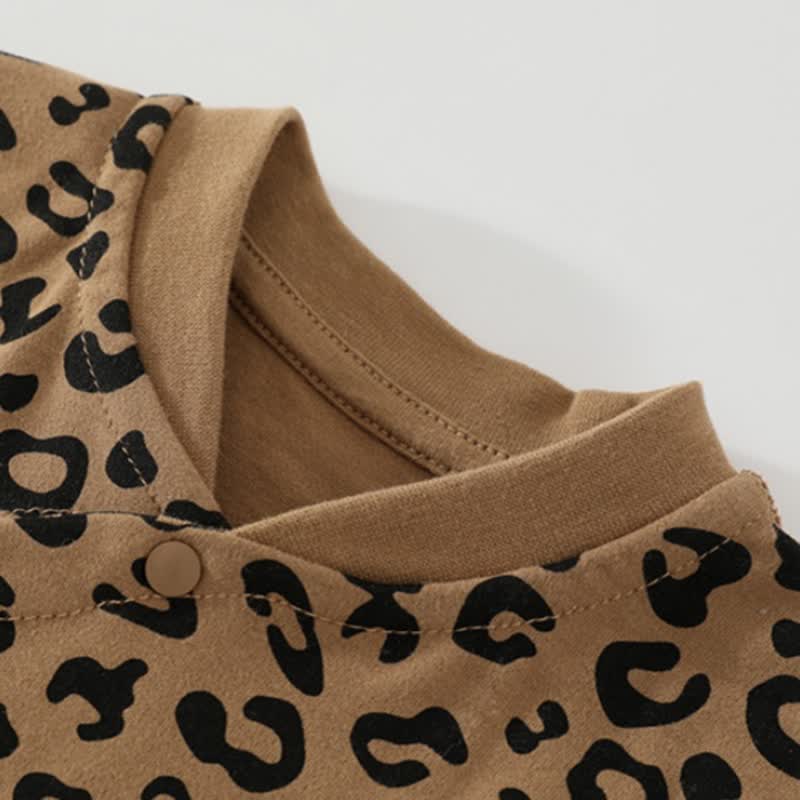 Pigiama per neonato composto da top e pantaloni con stampa leopardata, due pezzi. - image 2