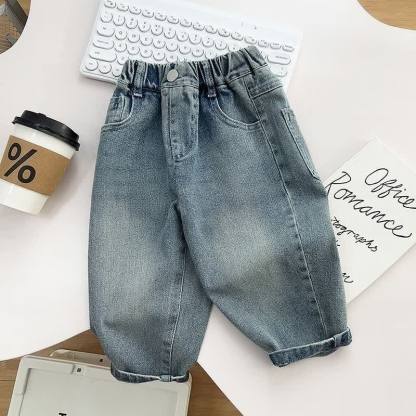 Pantaloni in denim blu vintage a vestibilità comoda per bambino. - image 2
