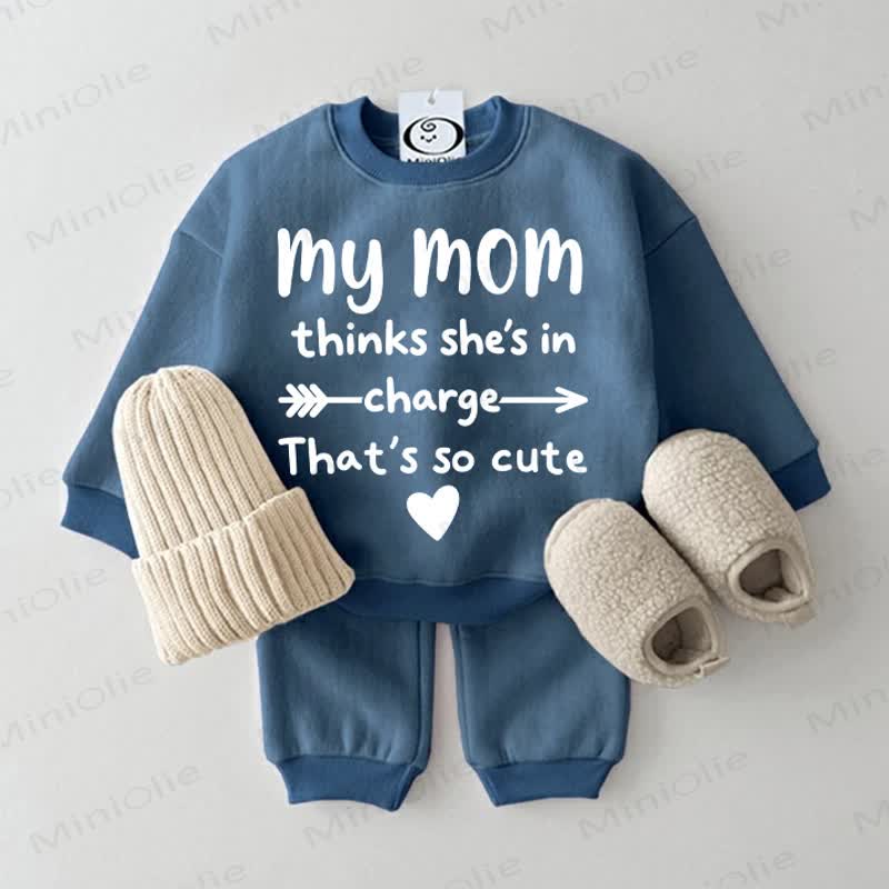 MIA MAMMA PENSA DI ESSERE AL COMANDO, È COSÌ CARINO Set da 2 pezzi per neonati con felpa e pantaloni blu - Blu - 2-3T - image 1