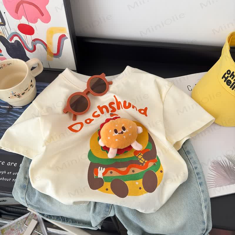 Maglietta con grafica 3D di un bassotto che si fa fotografare mentre mangia un hamburger. - image 3