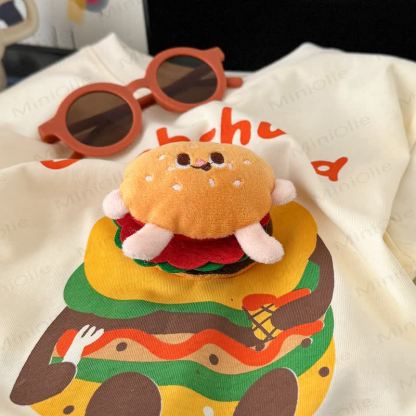 Maglietta con grafica 3D di un bassotto che si fa fotografare mentre mangia un hamburger. - image 7