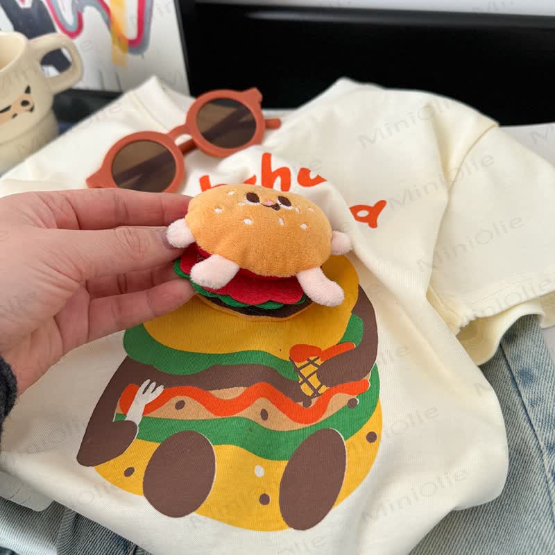 Maglietta con grafica 3D di un bassotto che si fa fotografare mentre mangia un hamburger. - image 8