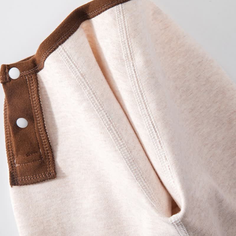 Set pigiama per neonato/a composto da maglia a maniche lunghe e pantaloni con stampa animalier/piante. - image 10