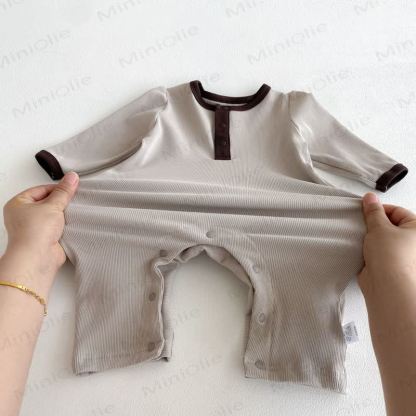 Tutina da neonato a blocchi di colore con cappellino - image 12