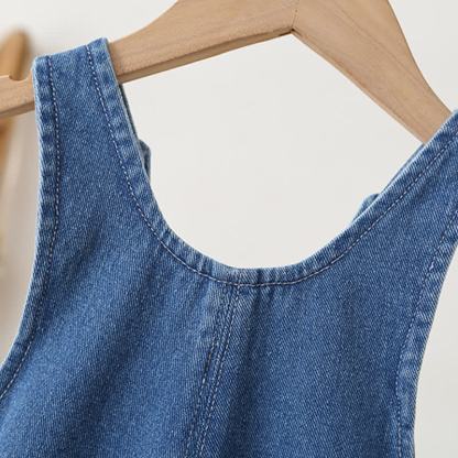 Salopette corta in denim blu per neonati e bambini piccoli con bottoni a pressione sul fondo. - image 4