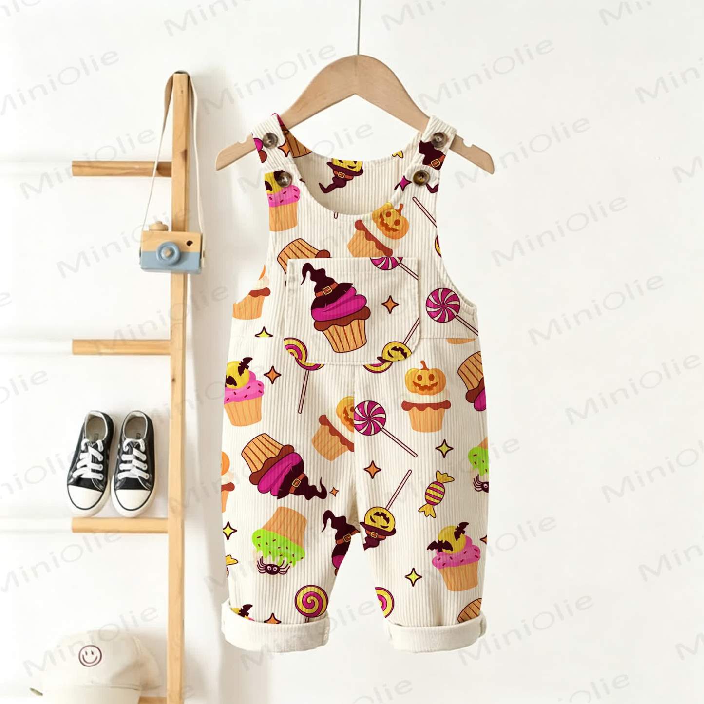 Tutina beige per neonati e bambini piccoli con stampa di cupcake, caramelle e zucche di Halloween. - Beige - 3-5T - image 1