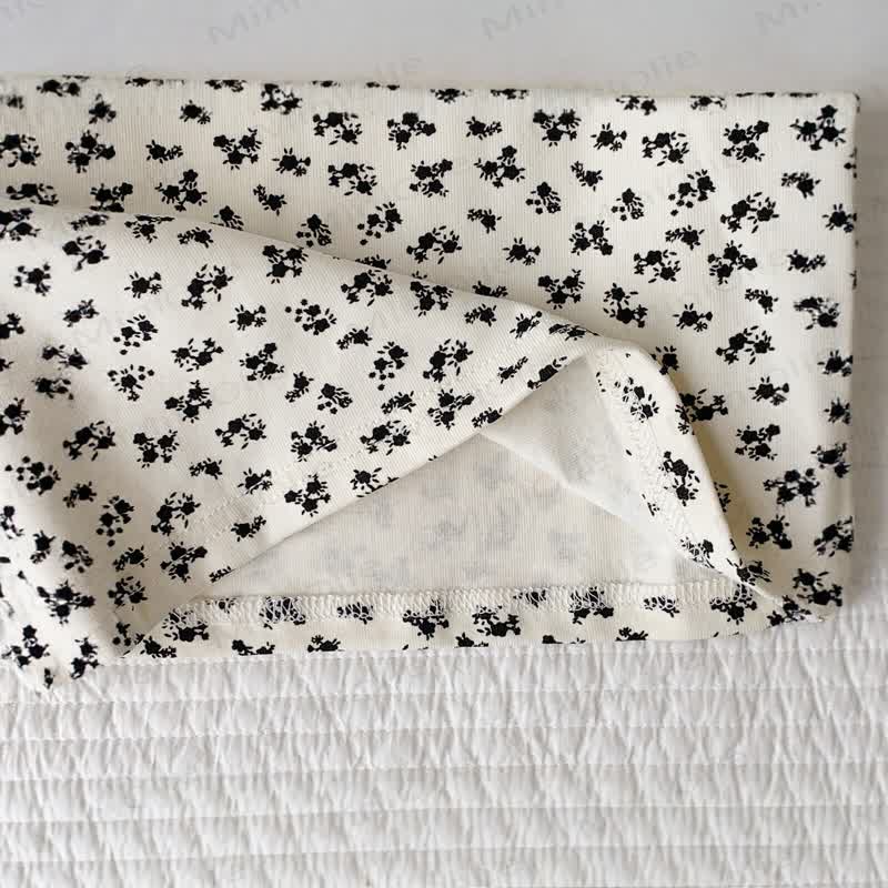 T-shirt vintage da bambina con stampa floreale e colletto Peter Pan. - image 11