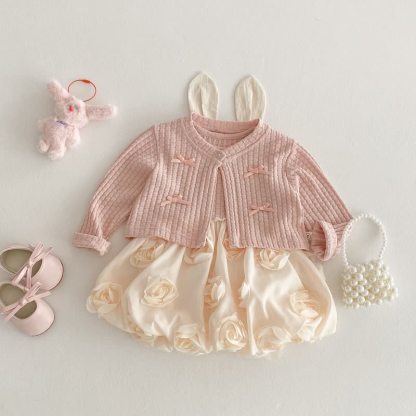 Completo da bambina composto da vestitino e cardigan con rose. - image 3