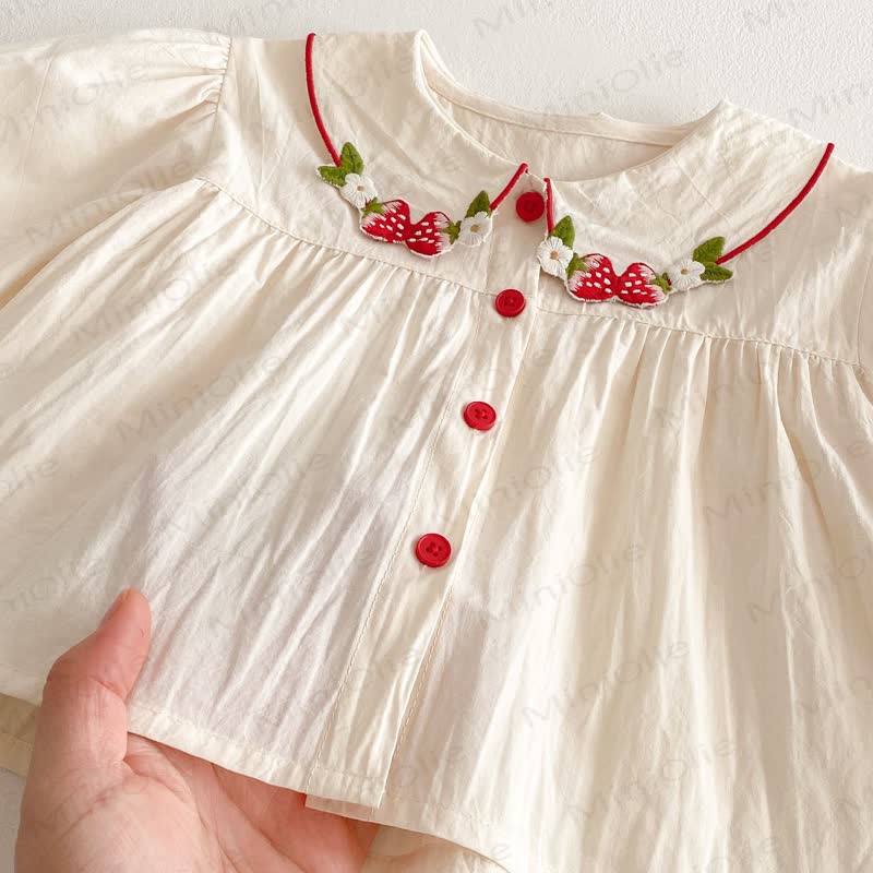 Camicia con colletto Peter Pan e maniche a sbuffo con ricami di fragole. - image 4