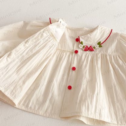 Camicia con colletto Peter Pan e maniche a sbuffo con ricami di fragole. - image 5