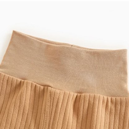 Pigiama per neonato composto da top e pantaloni con applicazioni a forma di orsetto, due pezzi. - image 5