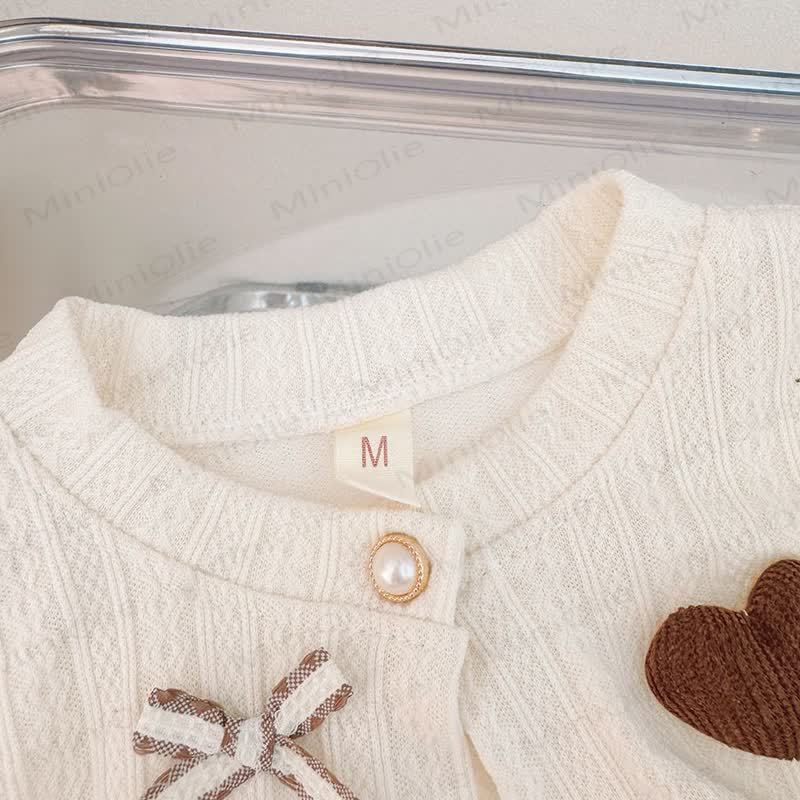 Cardigan-vestitino per bambina con fiocco a cuore - image 4
