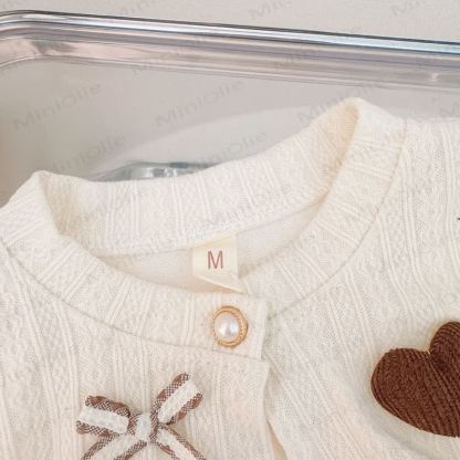Cardigan-vestitino per bambina con fiocco a cuore - image 4
