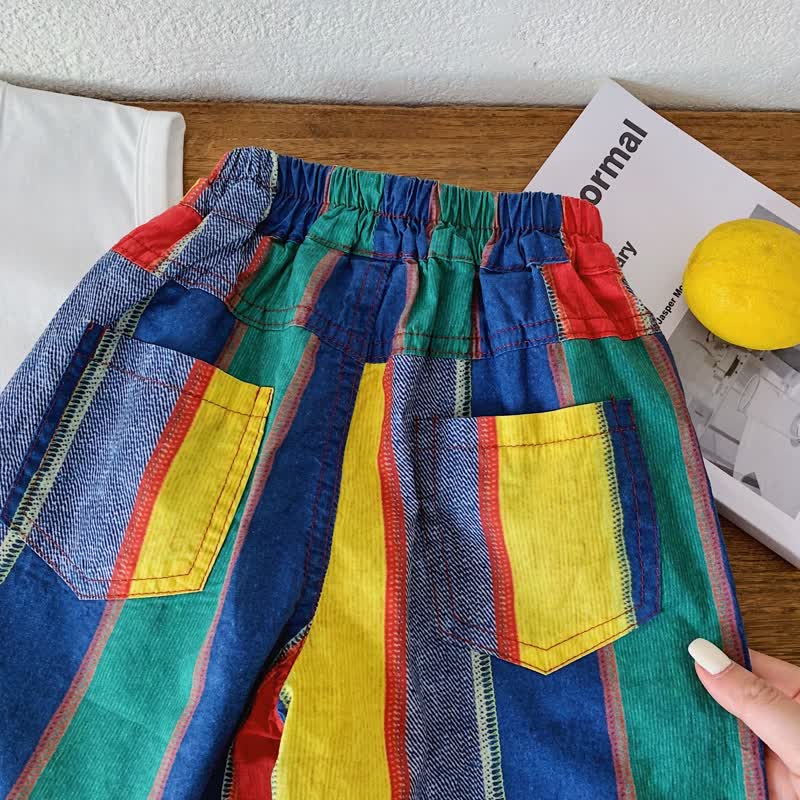 Pantaloni da bambino a righe multicolore, vestibilità comoda, con tasche. - image 5