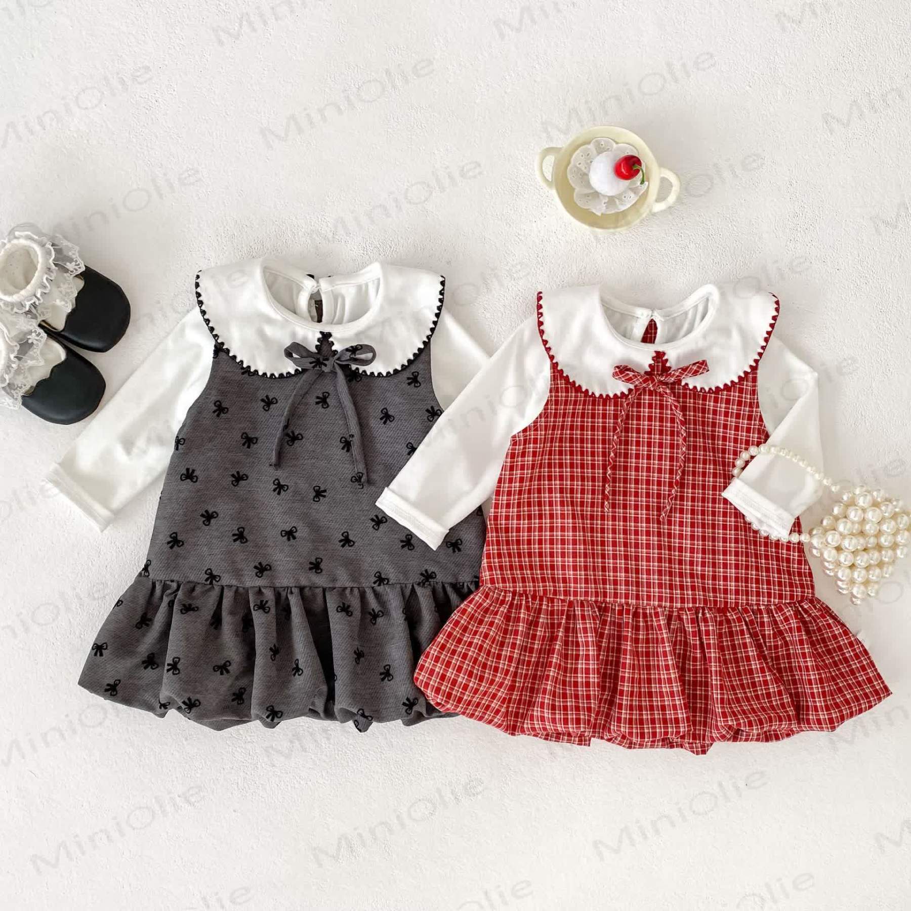 Vestitino a quadretti con fiocco e camicetta bianca per bambina - image 1