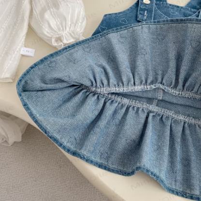 Completo da bambina con salopette e camicetta in denim a forma di cuore. - image 8