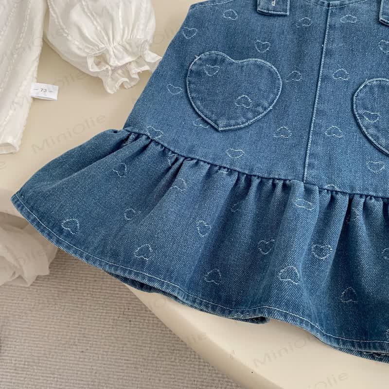 Completo da bambina con salopette e camicetta in denim a forma di cuore. - image 7