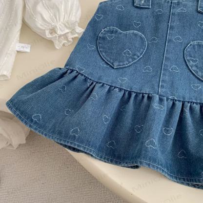 Completo da bambina con salopette e camicetta in denim a forma di cuore. - image 7